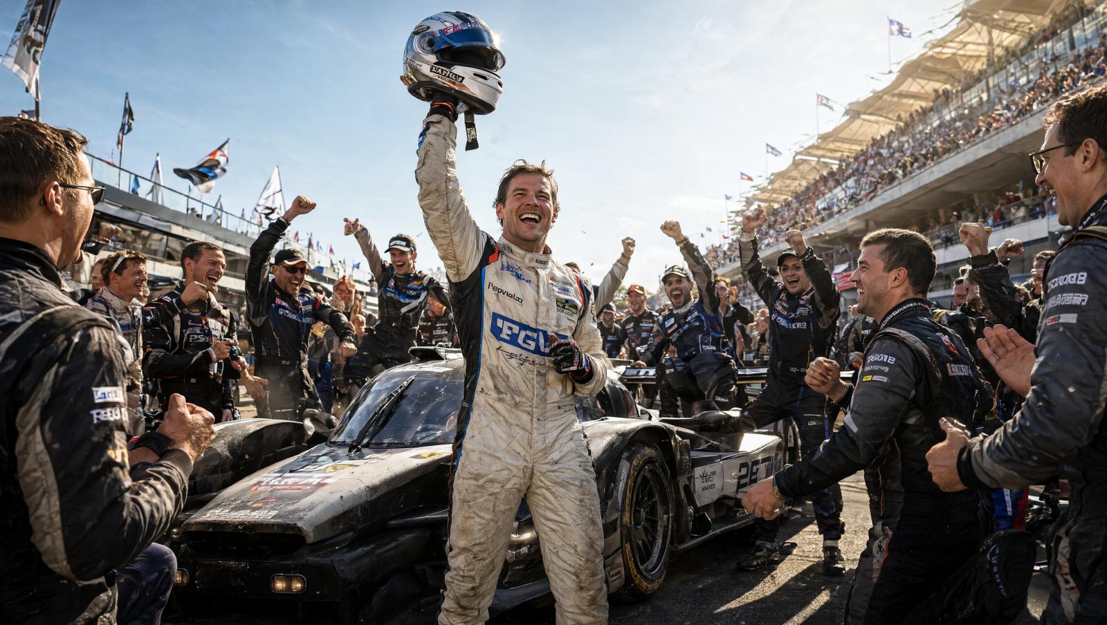 Wallpaper Le Mans Victory Celebration Intelligence Artificielle - IA