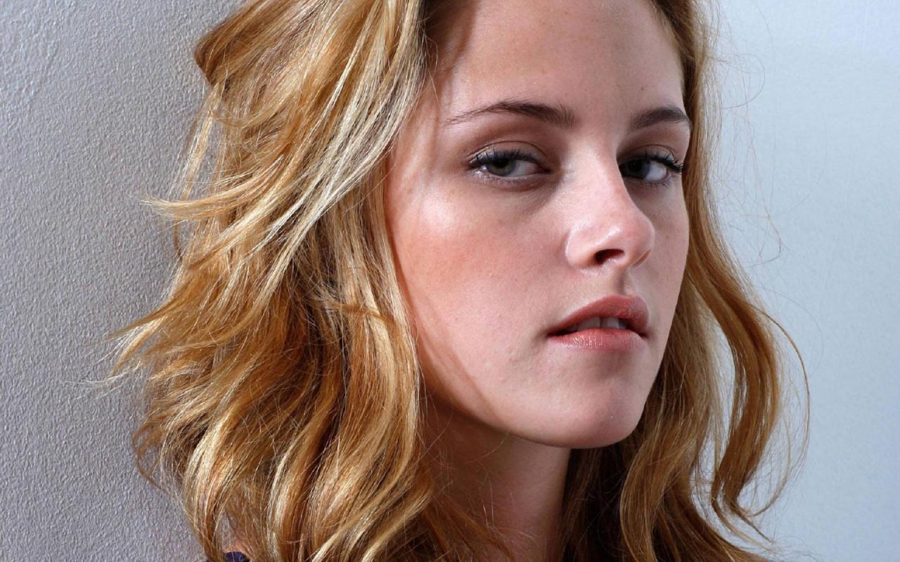 Wallpaper Kristen Stewart portrait regard intense Cinema Video