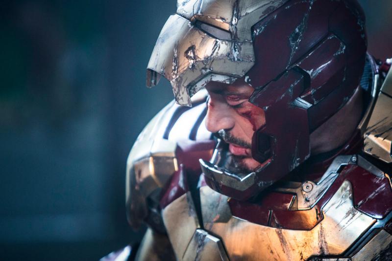 Wallpaper portrait Iron Man 3 blesse Iron Man