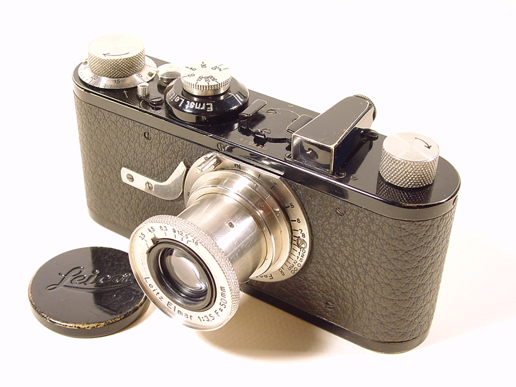 Wallpaper 2067-2  LEITZ  Leica nodele A, collection AMI Appareils photos