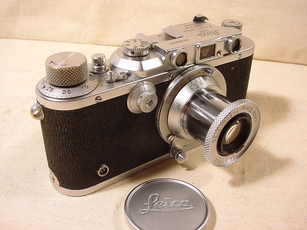 Wallpaper 2109-10 LEITZ Leica IIIa monte en sarre, collection AMI Appareils photos