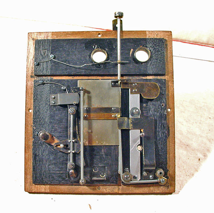 Wallpaper Appareils photos 2573-47  KRUGENER  9X12  Magazin Handkamera, collection AMI