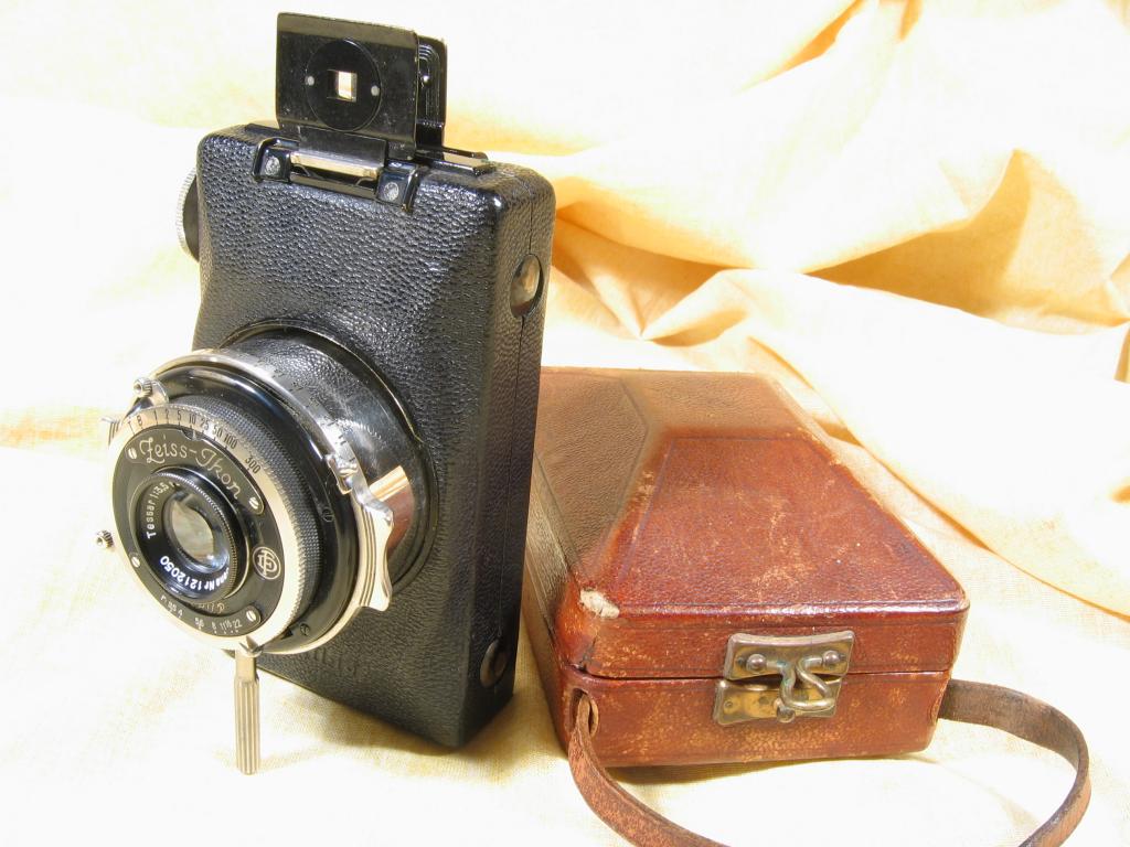 Wallpaper Appareils photos 0570-2  ZEISS IKON  Kolibri For China, collection AMI