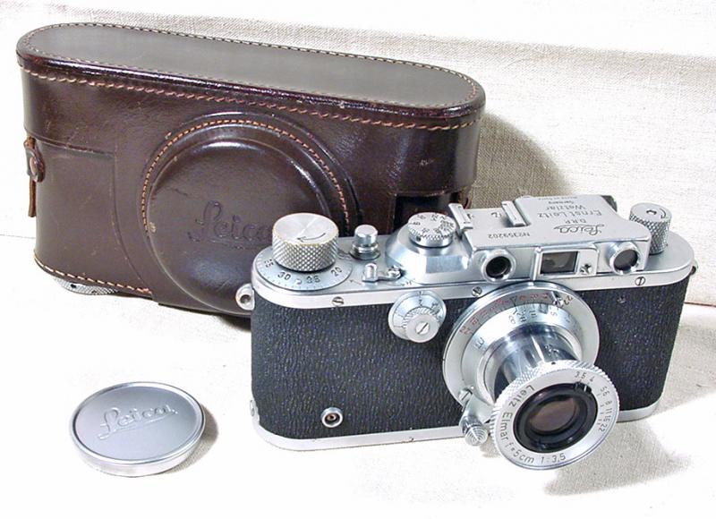 Wallpaper 2109-1  LEITZ  Leica IIIa  monte en sarre, collection AMI Appareils photos