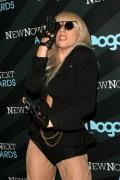 Wallpaper Lady Gaga blonde tenue courte noire provocatrice