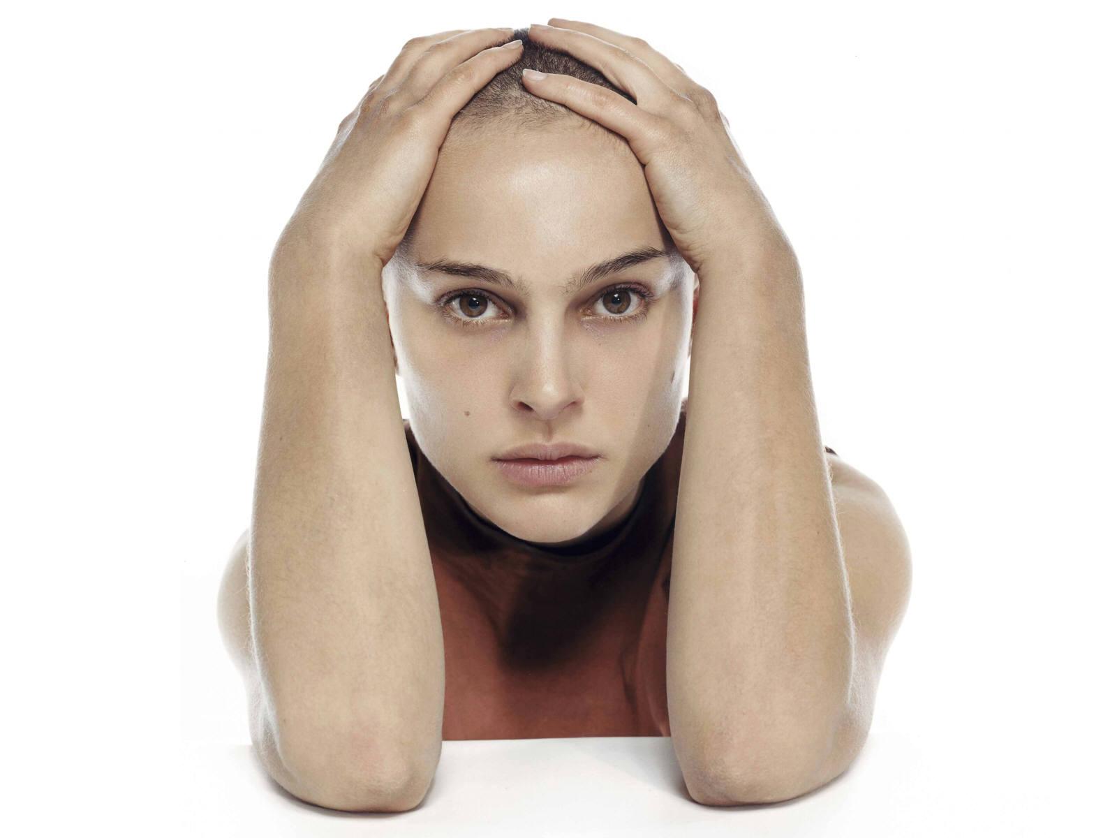 Wallpaper portrait cheveux rases Natalie Portman