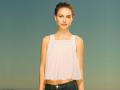 Wallpaper Natalie Portman portrait haut leger et jean TSLW