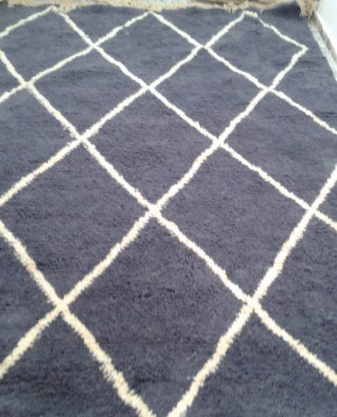 WHITE ON GRAY BENI OURAIN RUG