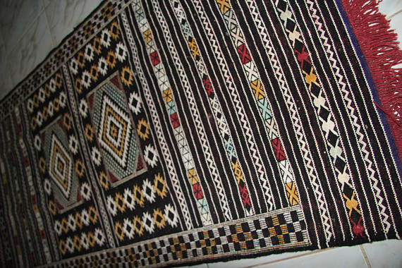 Kilim Gorgeous artwork rug moroccan vintage berber rug 